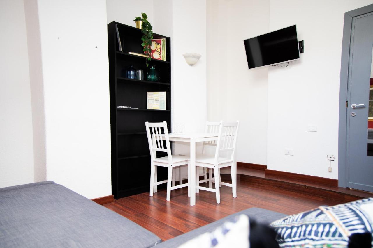 Apartamento Hosting Dreams Attics - Duomo Milán Exterior foto