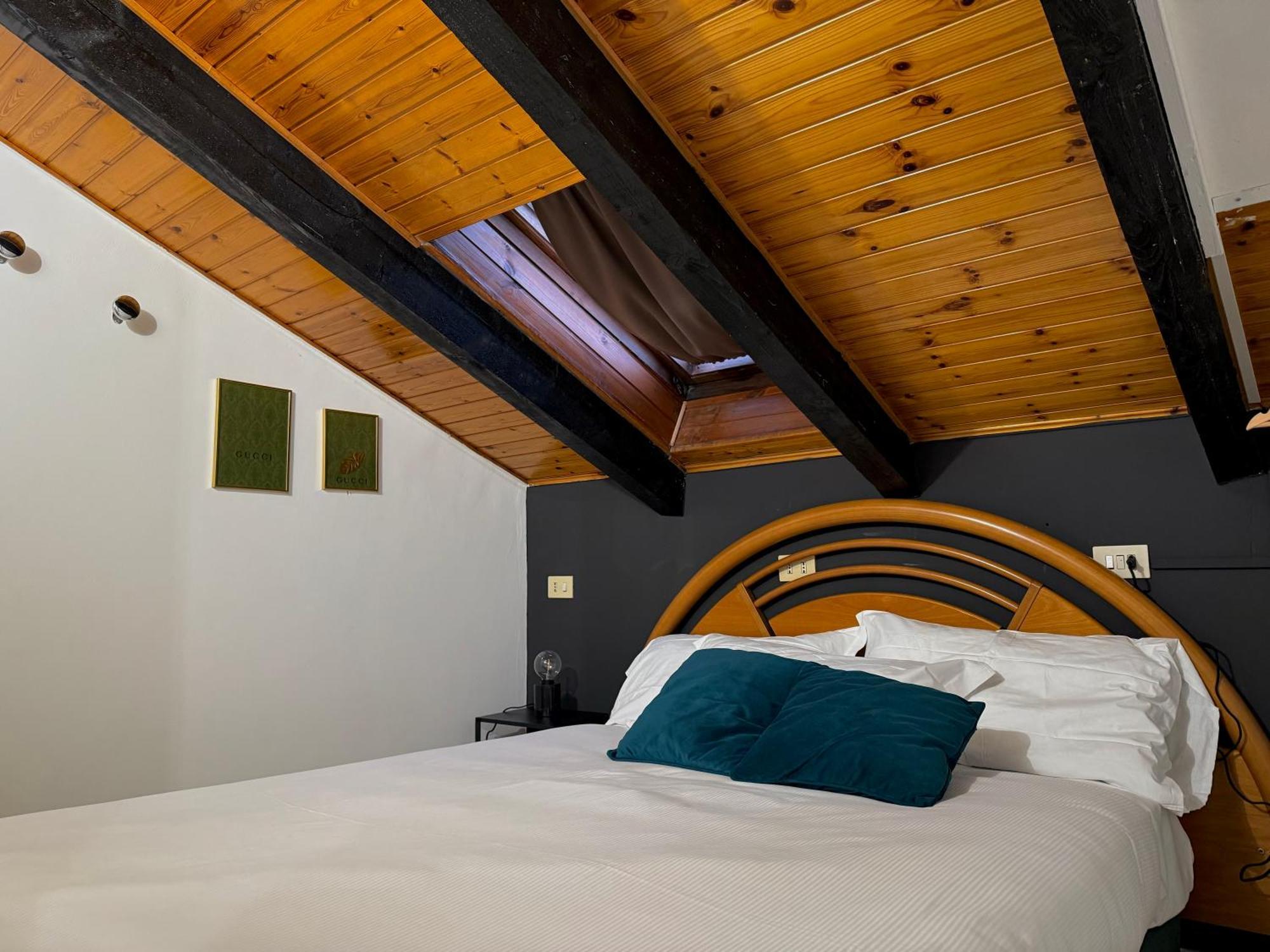 Apartamento Hosting Dreams Attics - Duomo Milán Exterior foto