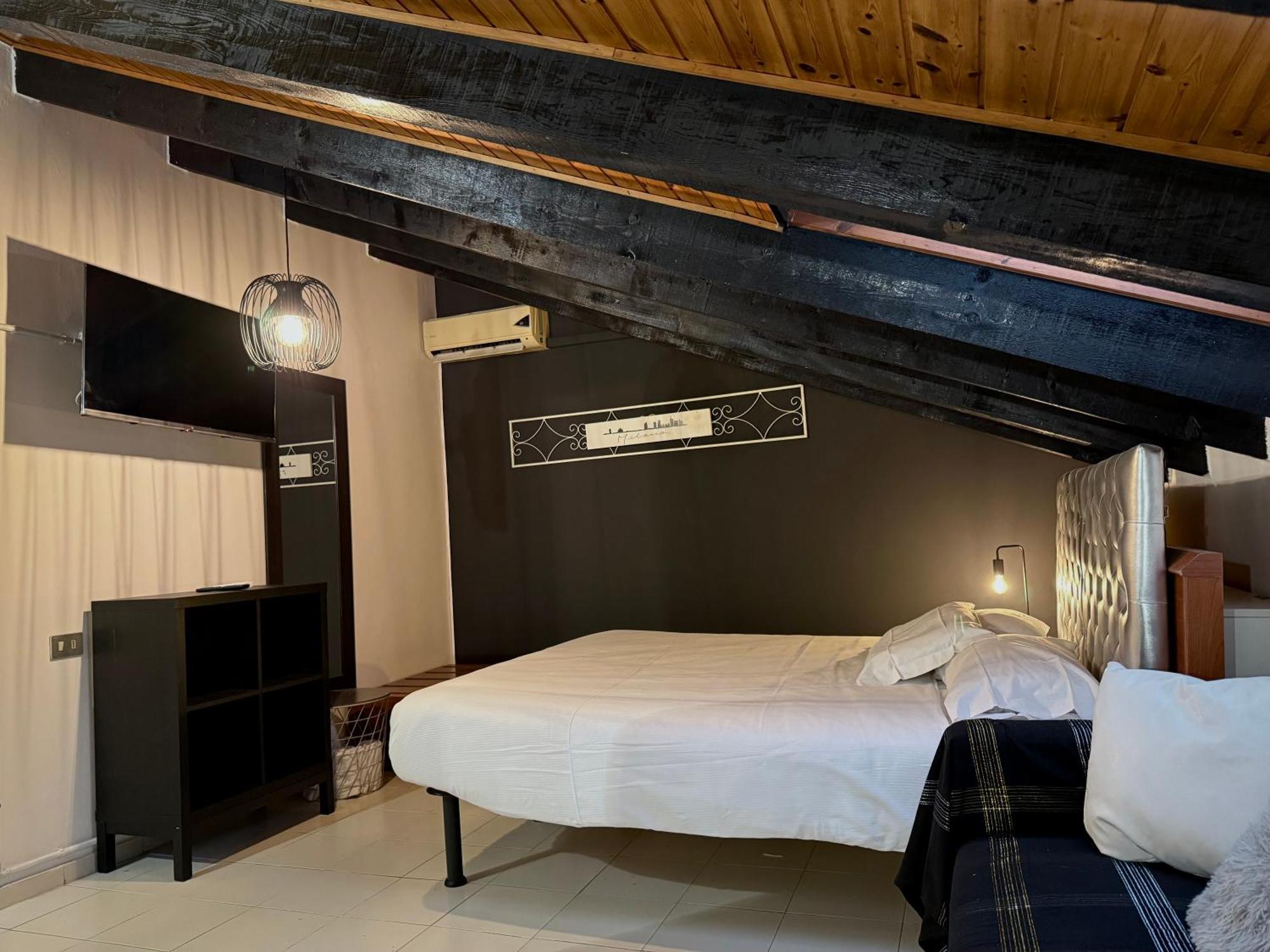 Apartamento Hosting Dreams Attics - Duomo Milán Exterior foto