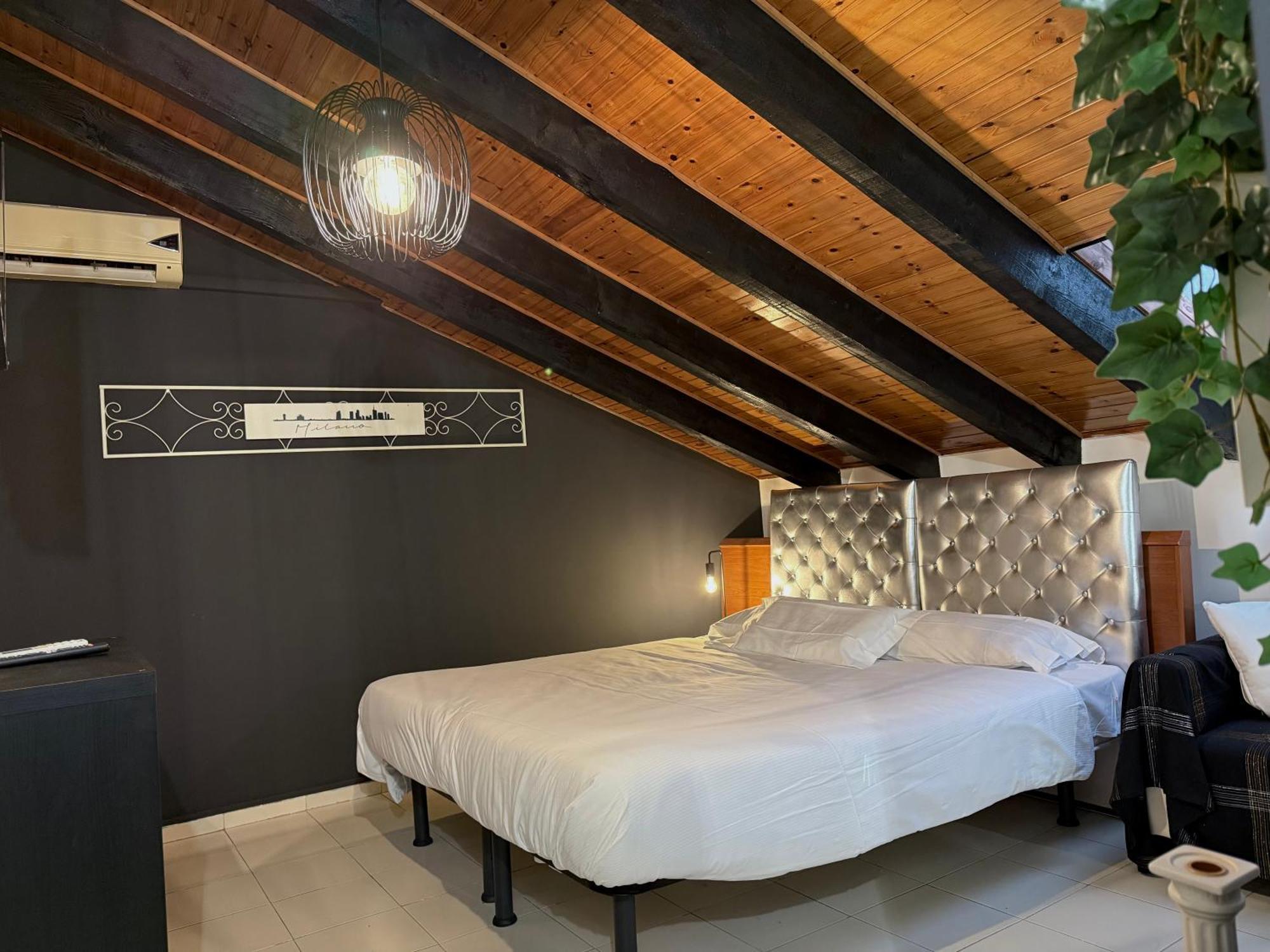 Apartamento Hosting Dreams Attics - Duomo Milán Exterior foto